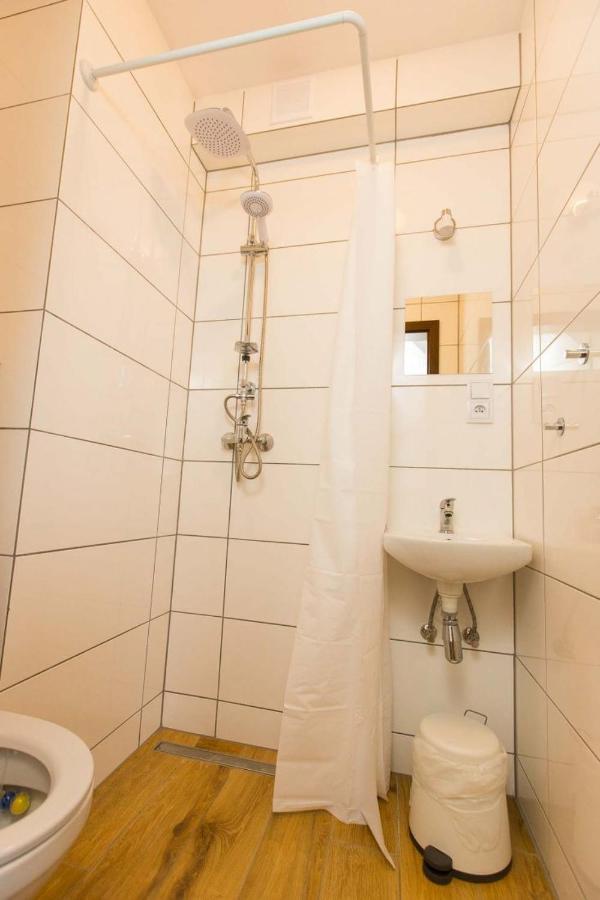 Winnica Anna Noclegi Krosnice Экстерьер фото